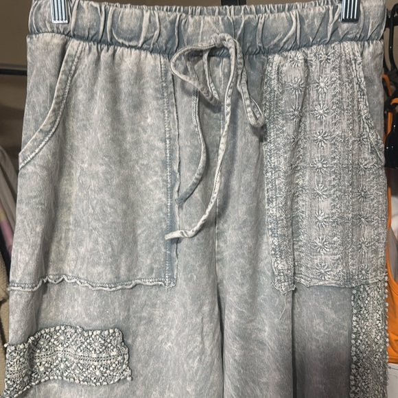 NWOT J.Her Eyelet Joggers - Picture 7 of 9